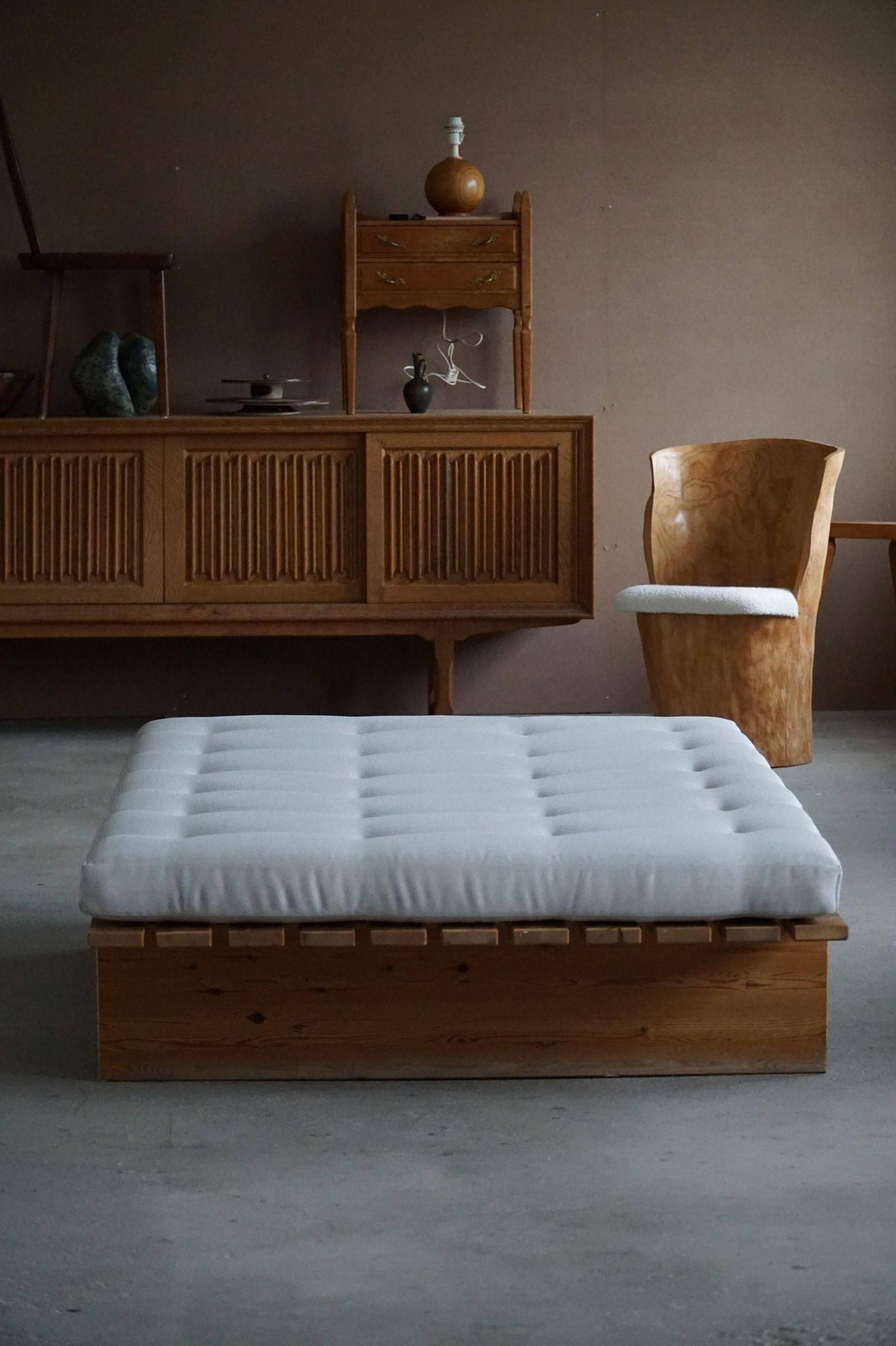 Modern Danish daybed, reupholstered, made of pine, by Nyt i Bo, 1970s.