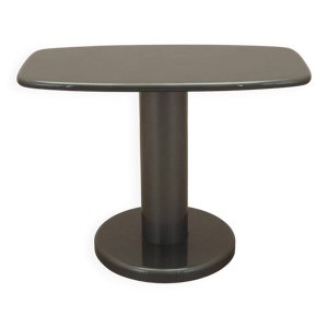Table basse grise, design