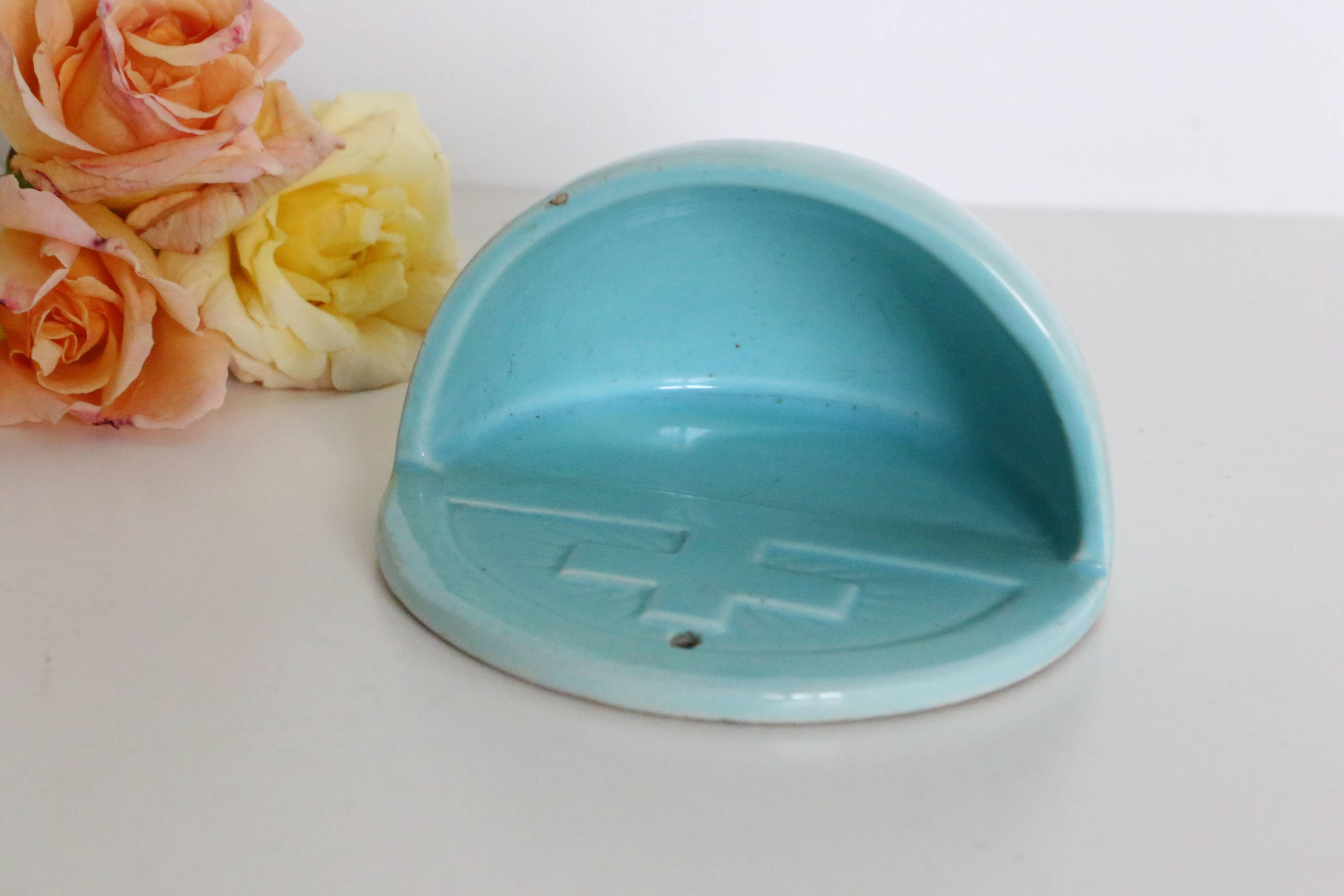 Bénitier en faïence de Desvres, 1980