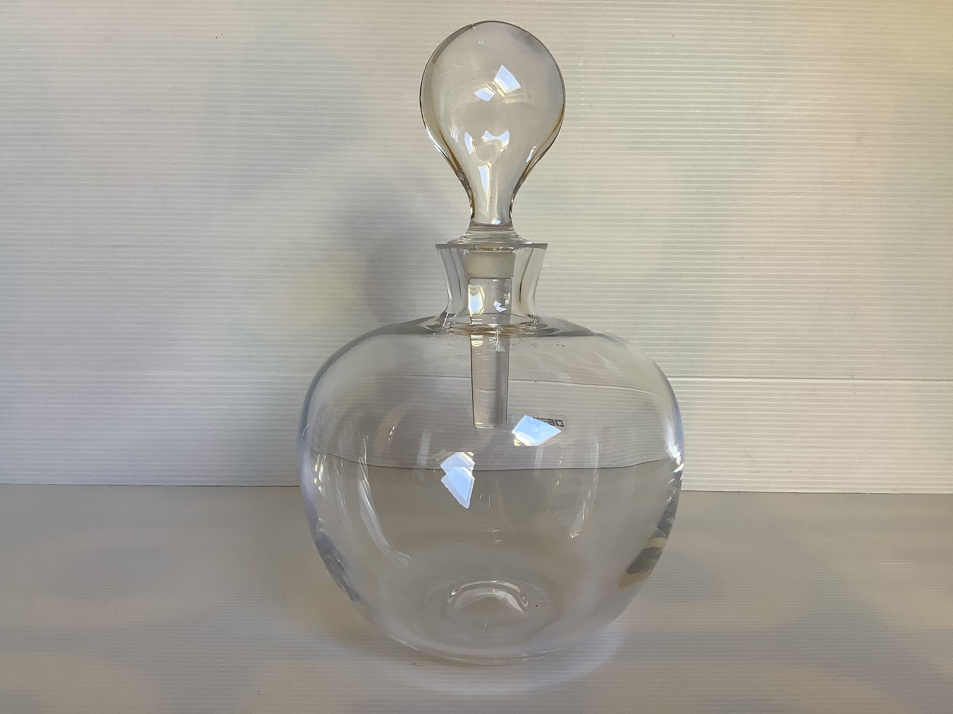 Apple-shaped carafe