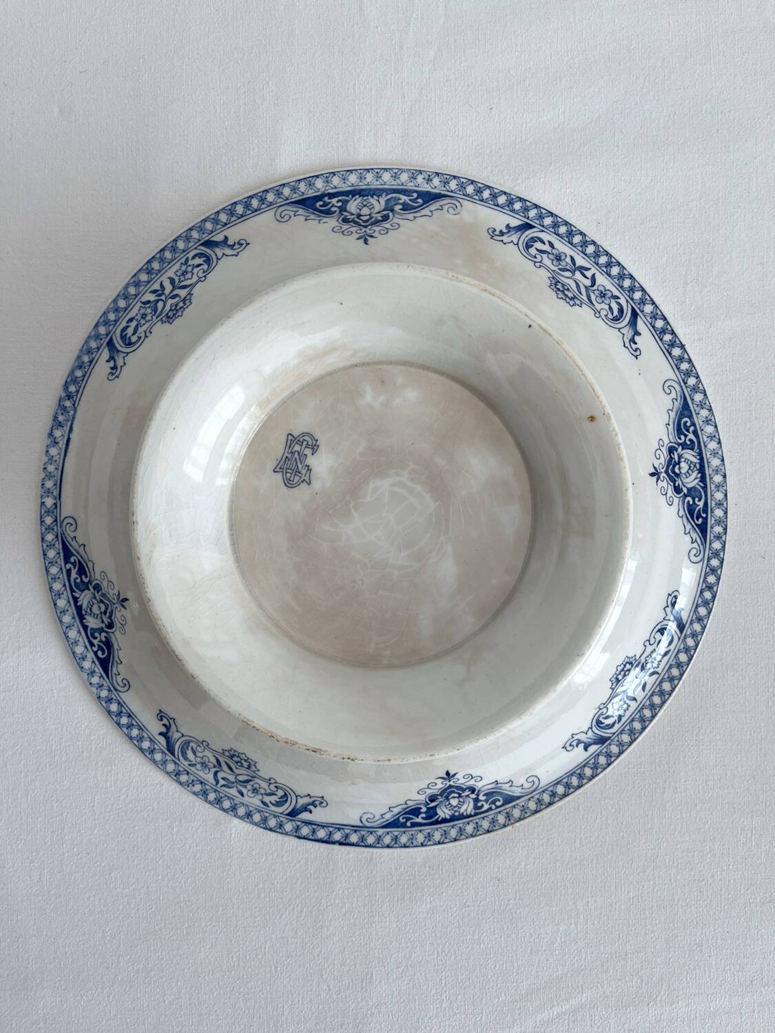 Low iron earthenware compote dish with Gien eagle decoration