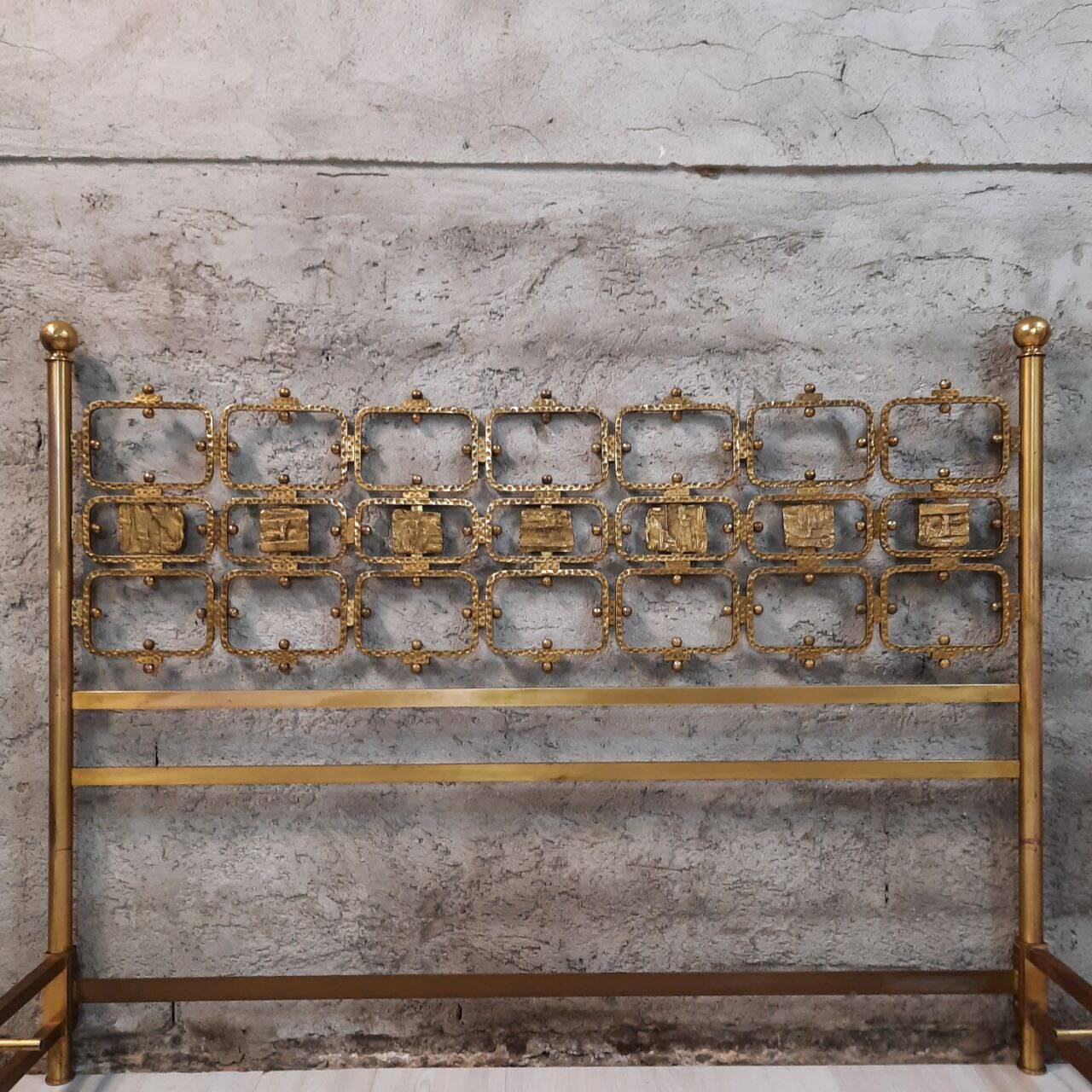 60s/70s bed design Luciano Frigerio in gilded brass