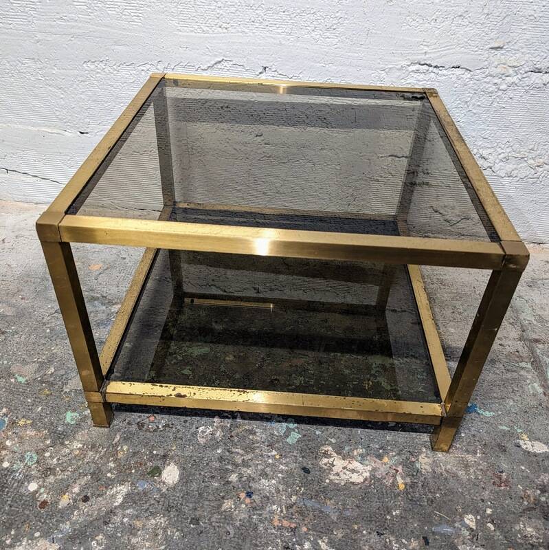 Table basse en métal doré et verre fumé