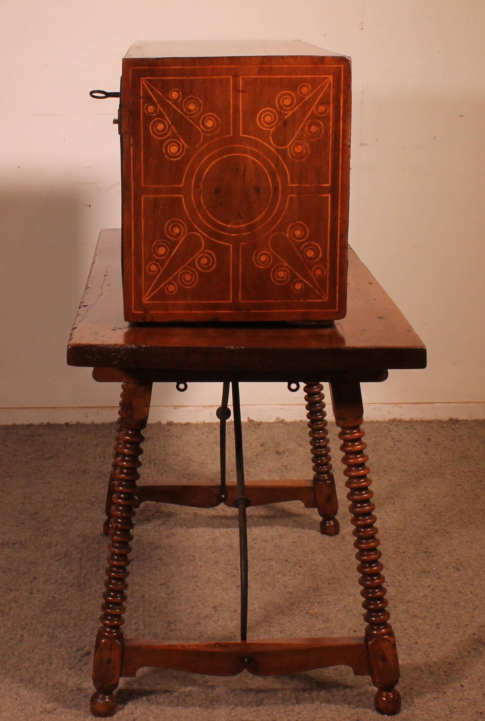 Renaissance Bargueno in Walnut and Fruitwood Marquetry - 16th Century