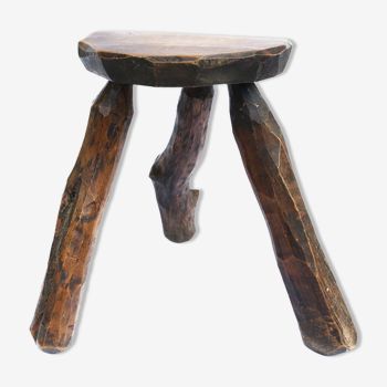 Tabouret d'art populaire brutaliste en bois massif