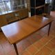 Table scandinave galbée extensible papillon en teck années 60