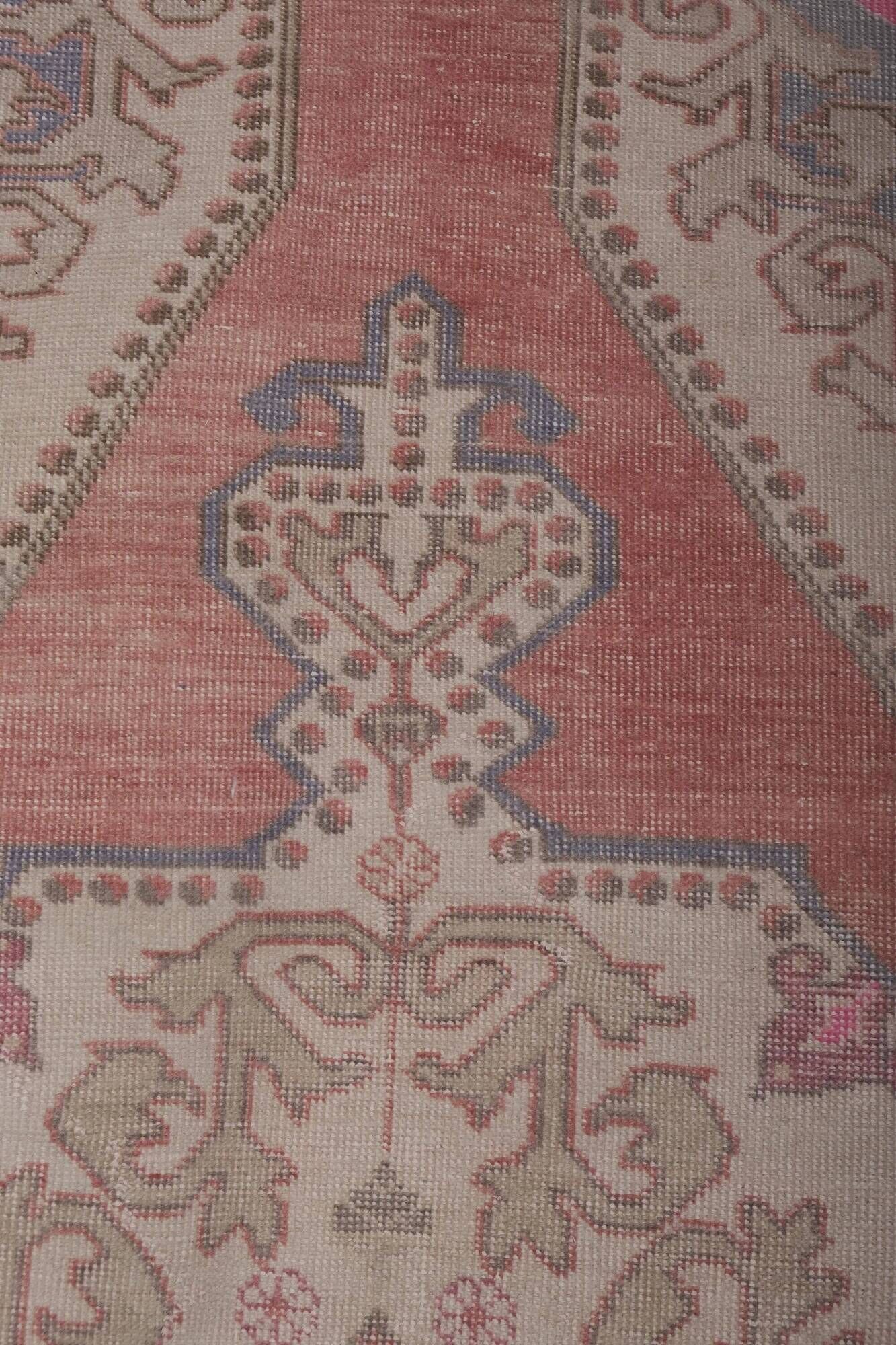 Vintage handmade Turkish rug 135x225 cm