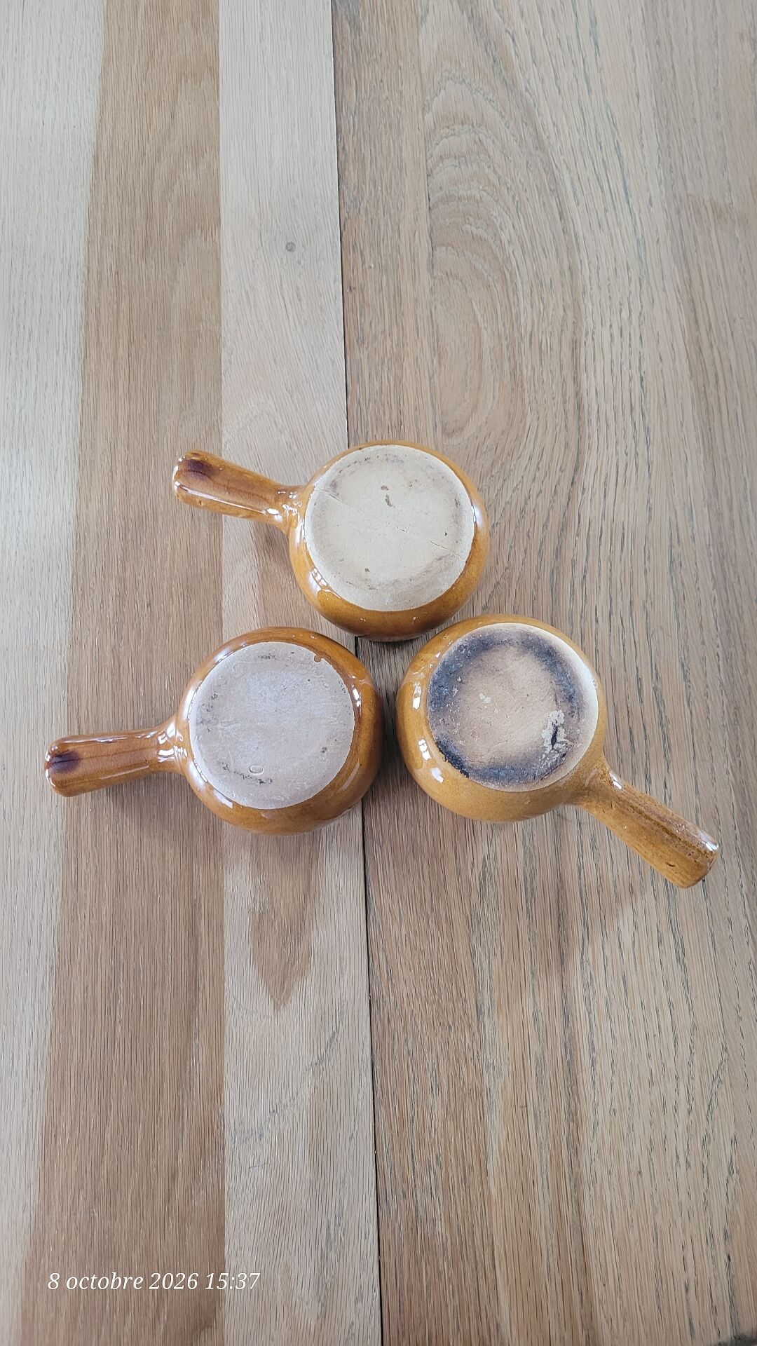 3 glazed earthenware pans