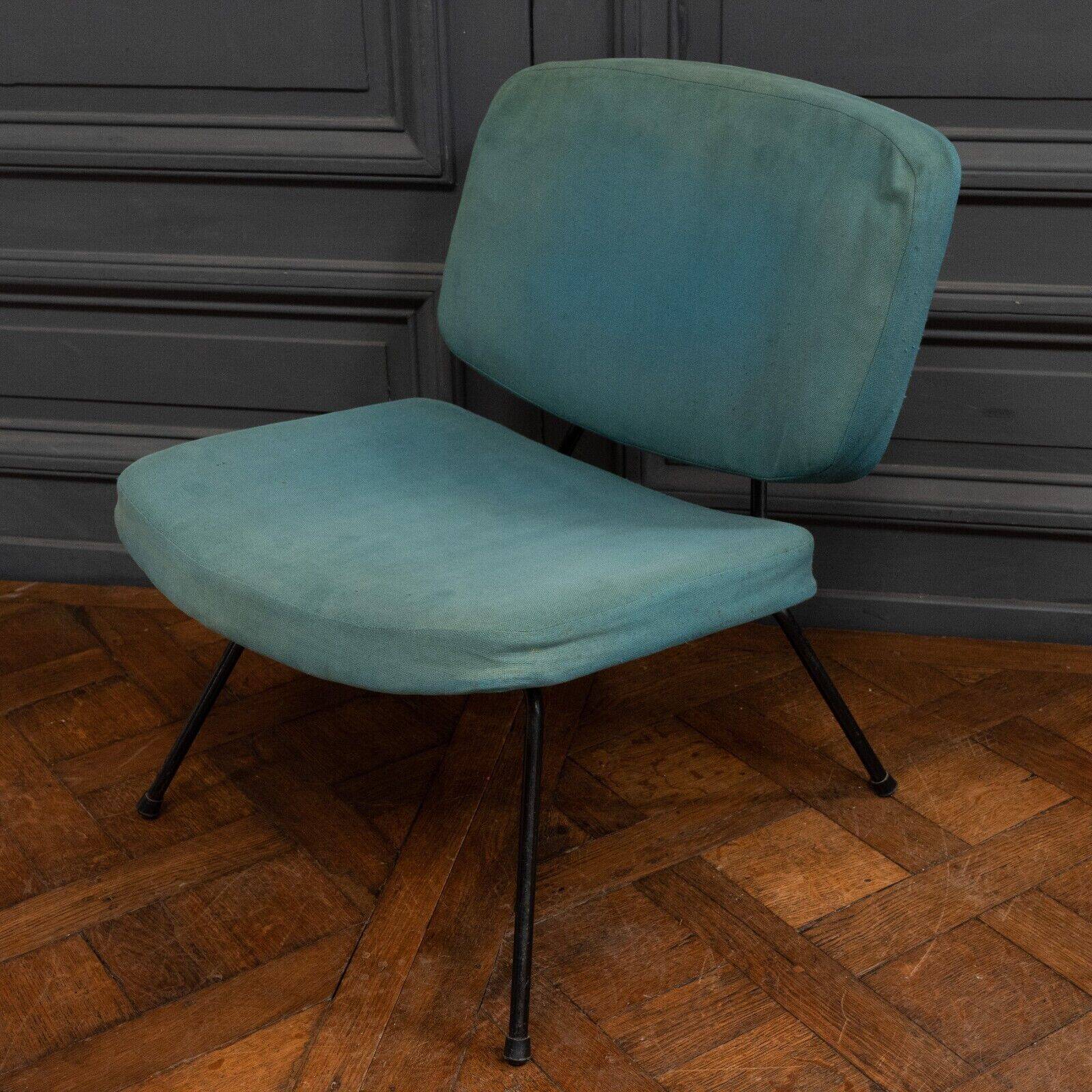 Pair of CM190 Pierre Paulin red and blue Thonet edition low chairs