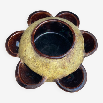 Vase de type pique-fleurs en céramique