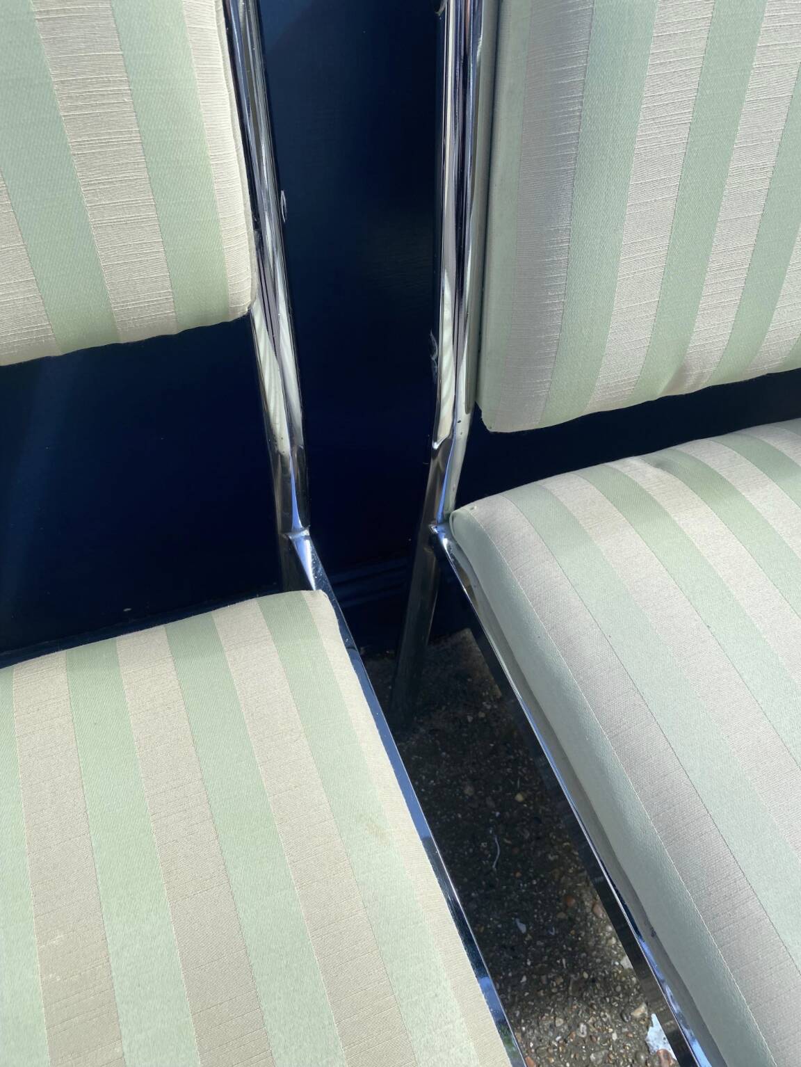 7 chaises de salle à manger chromées des années 1970 Hollywood Regency Modernist Vintage Table Italian