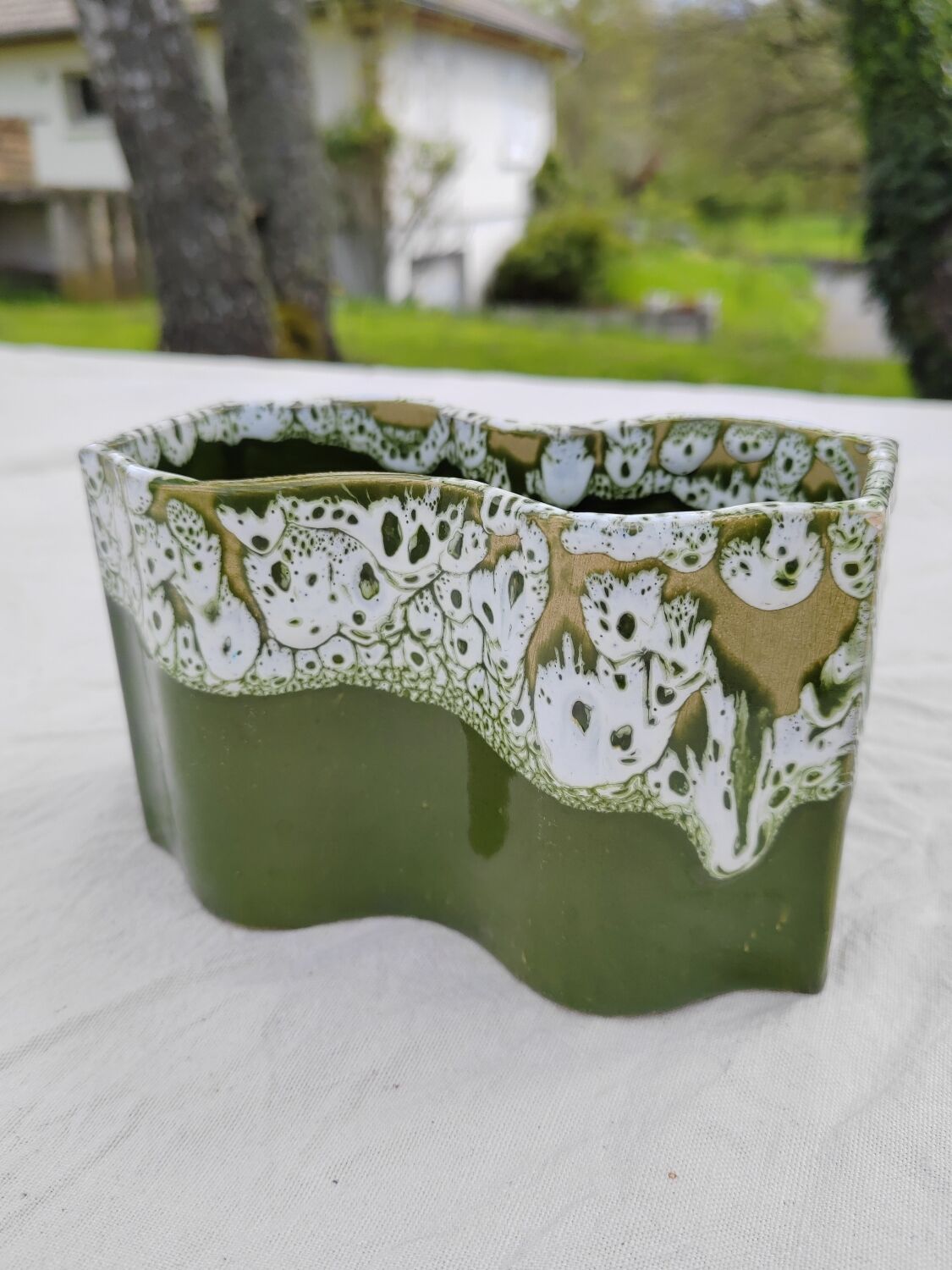 Pot cover in green ceramic original shape