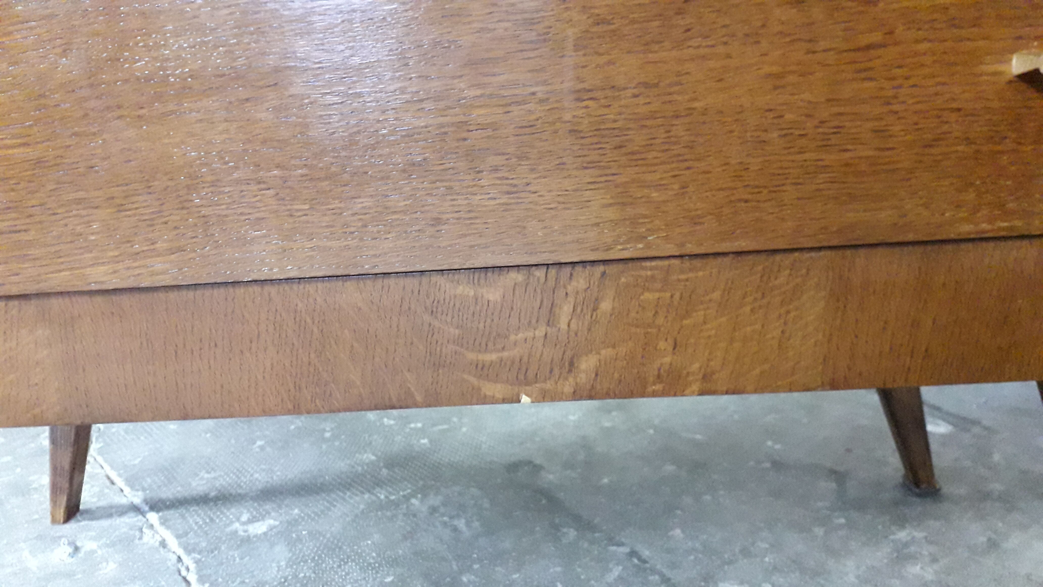 Commode vintage pieds sabres 1950