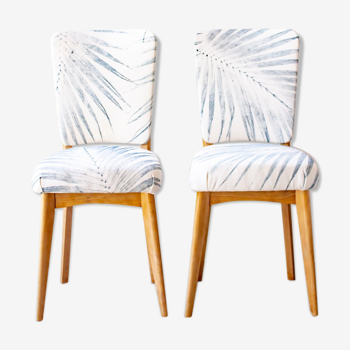 Paire de chaises vintage retapissées avec un tissu au motif de palme