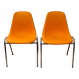Two orange plastic pollak chairs at Orly airport