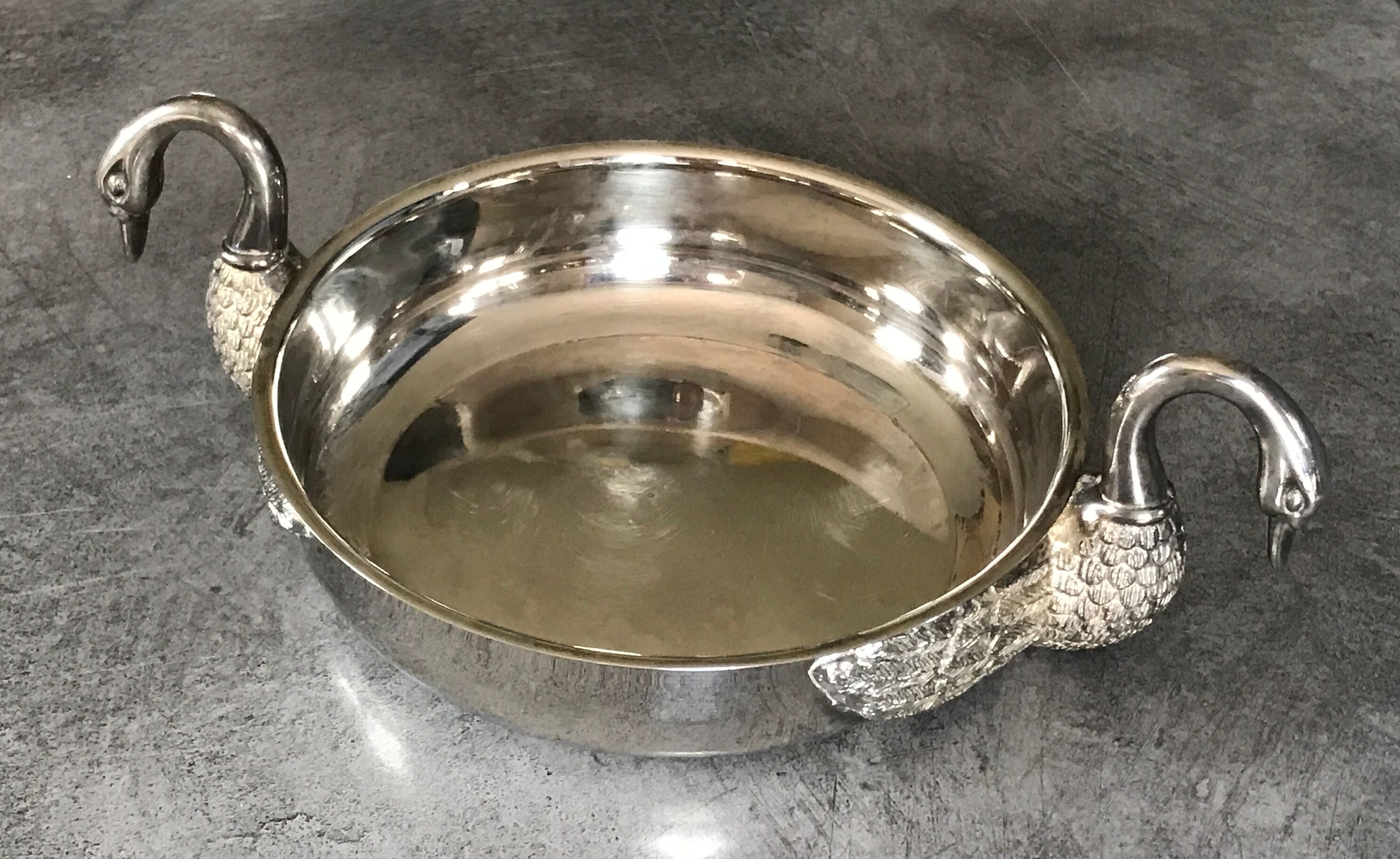 Cut vintage pocket tray in silver metal, swan-shaped handles