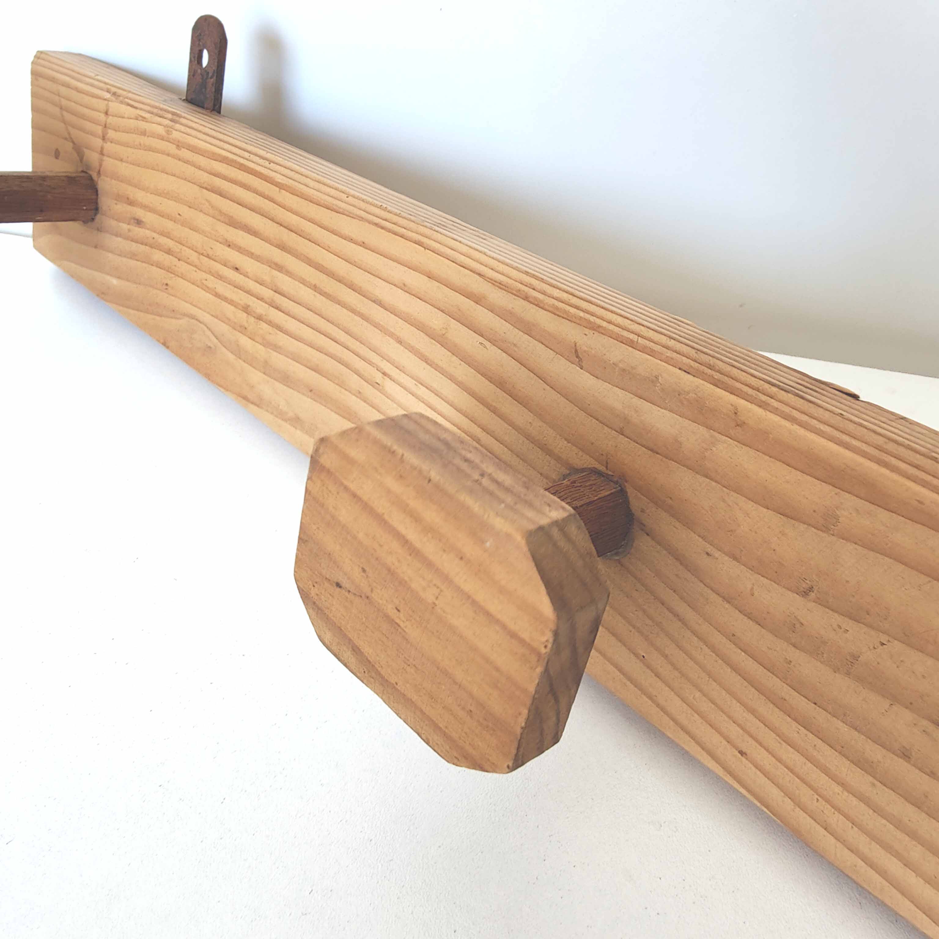 Wooden wall coat rack 3 hexagonal hooks