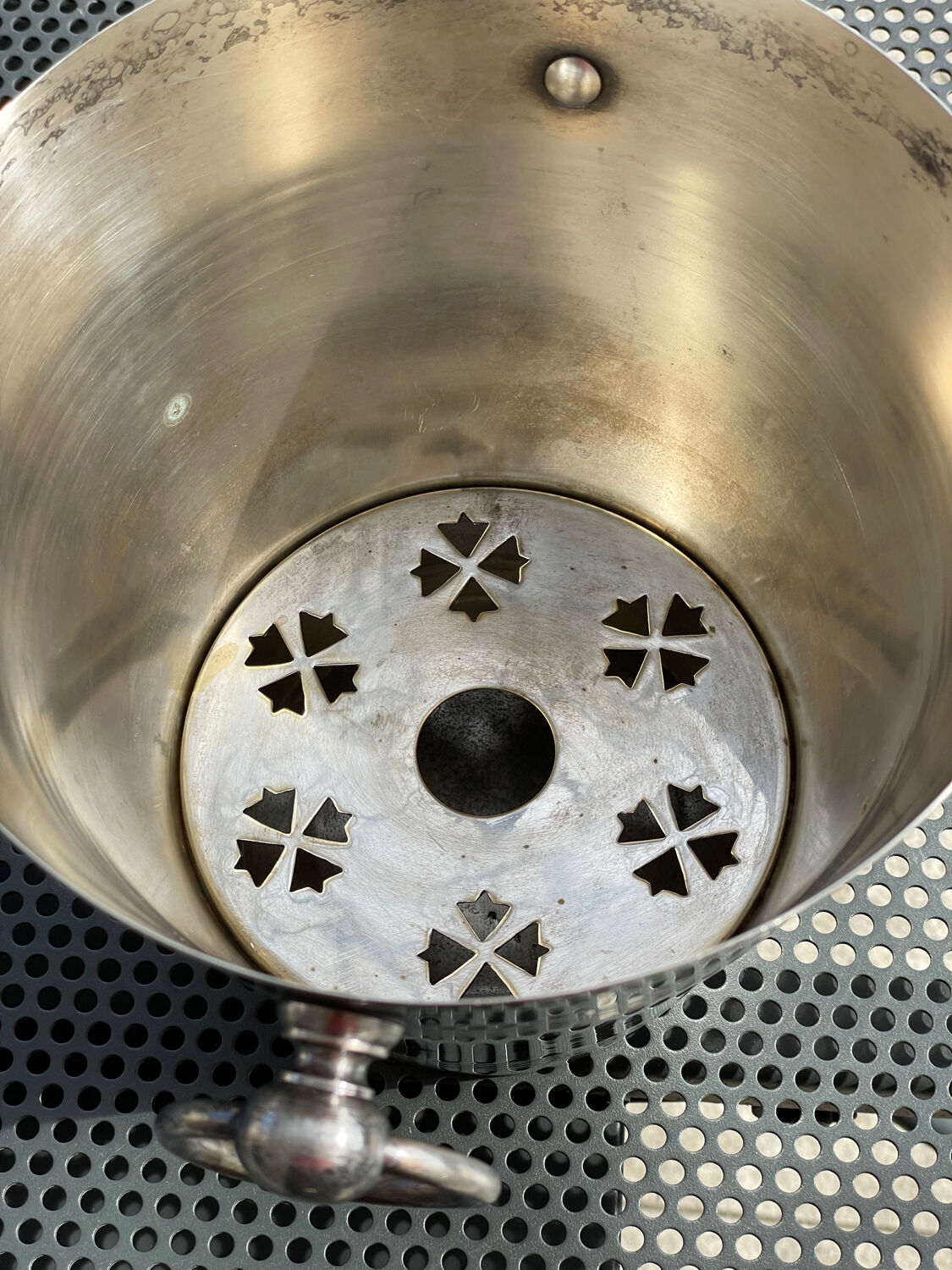 Champagne bucket with its fund