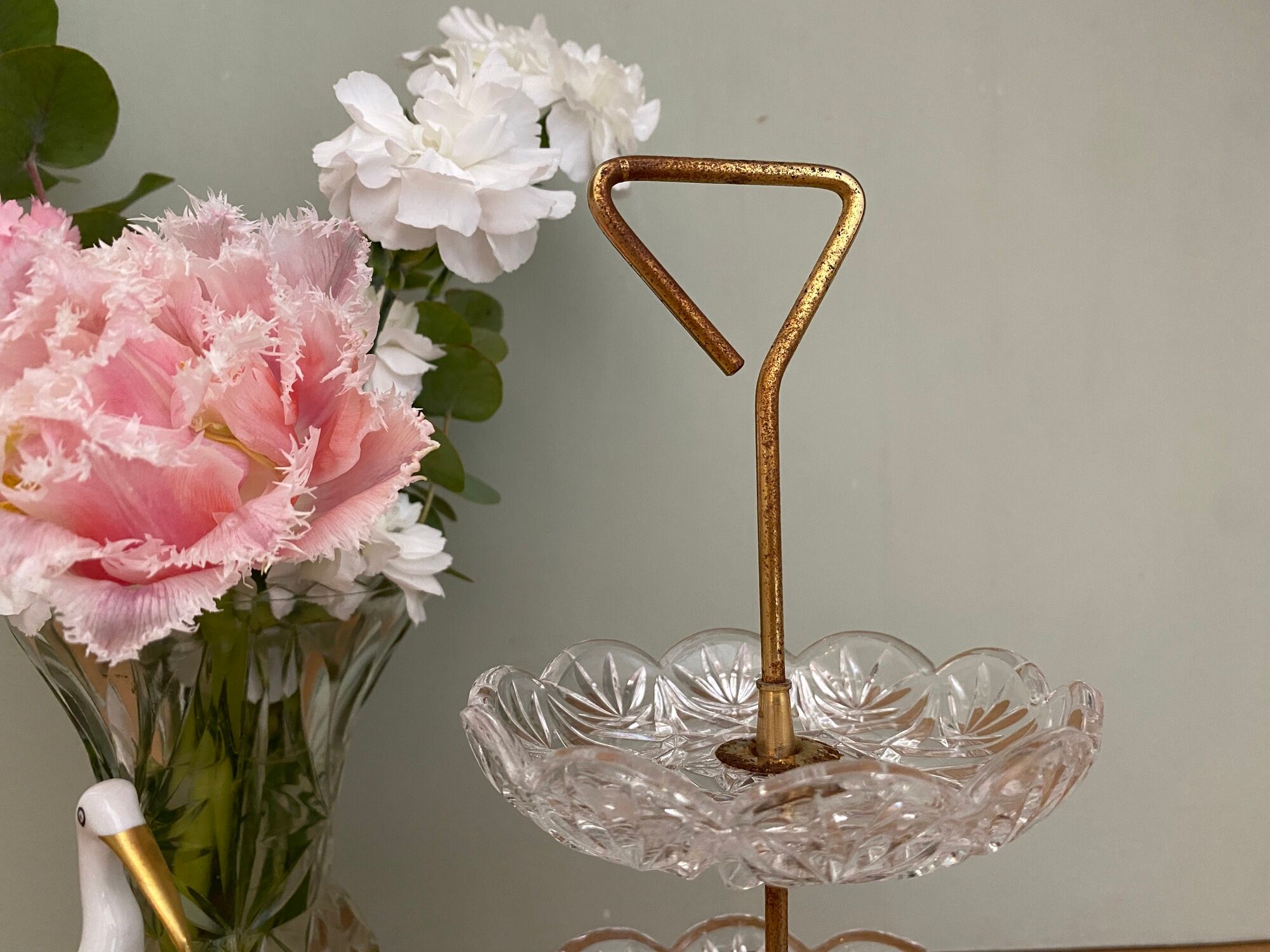 Porte bijoux ou serviteur vintage en verre ciselé et laiton