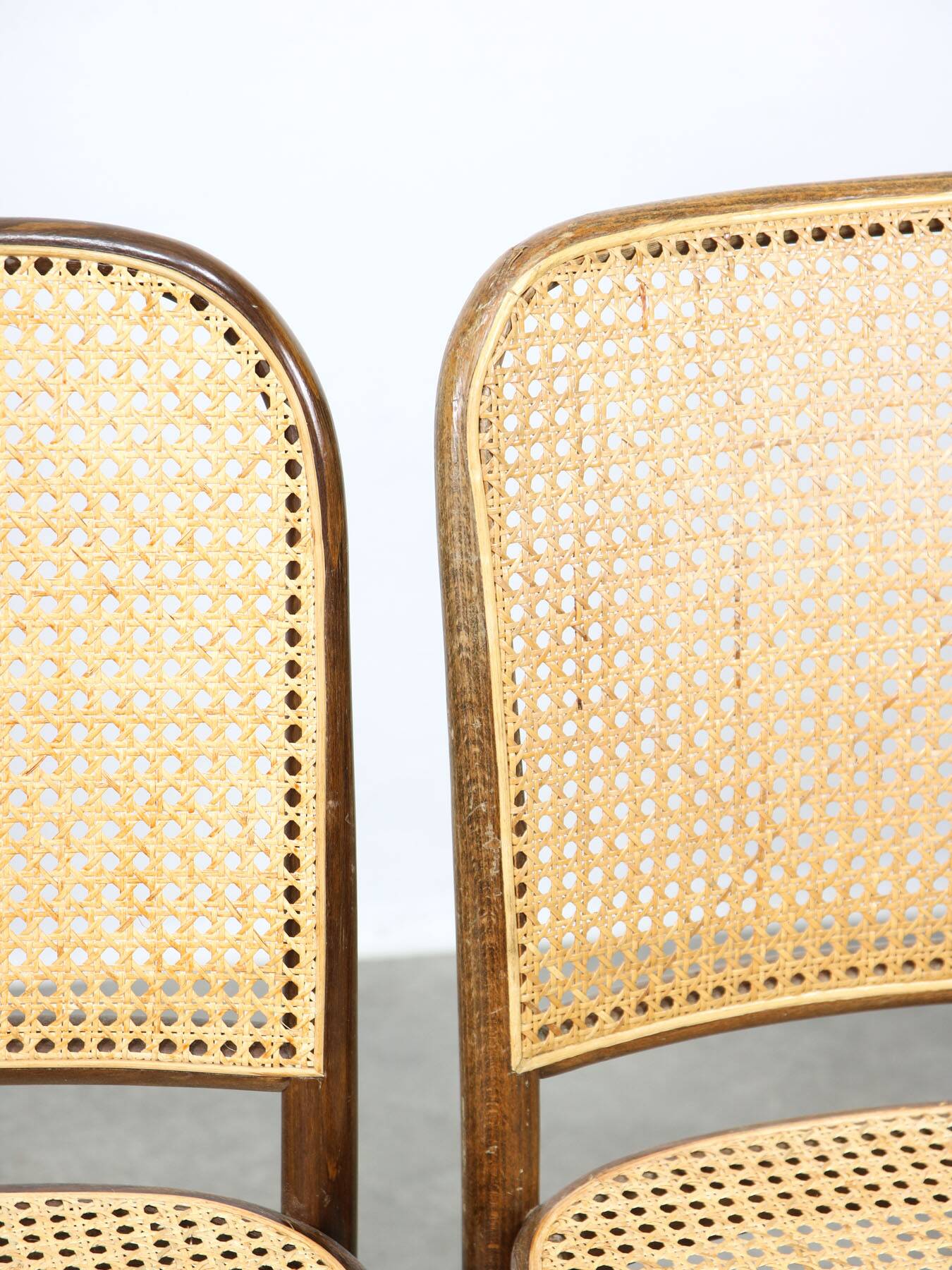 Chaises vintage n°811 en bois courbé, lot de 4