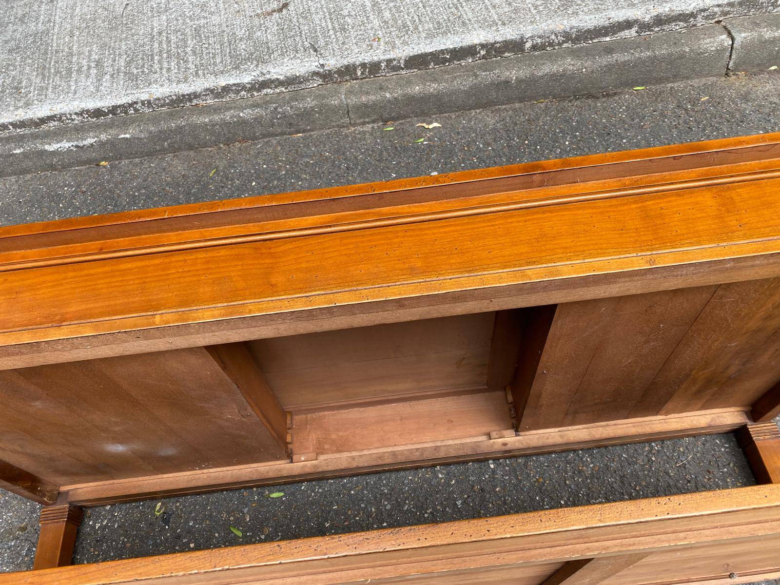 Table basse directoire en merisier massif, années 50