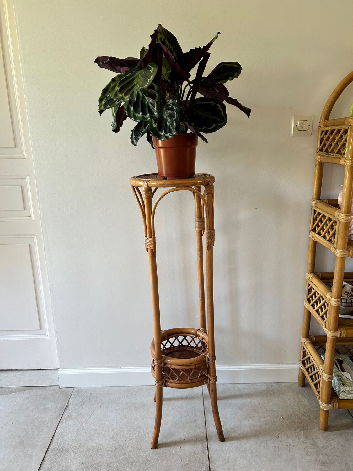 Porte plante seventy’s rotin bambou