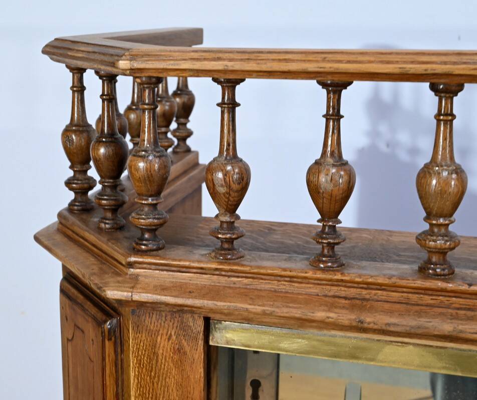 Oak apothecary counter – 1920