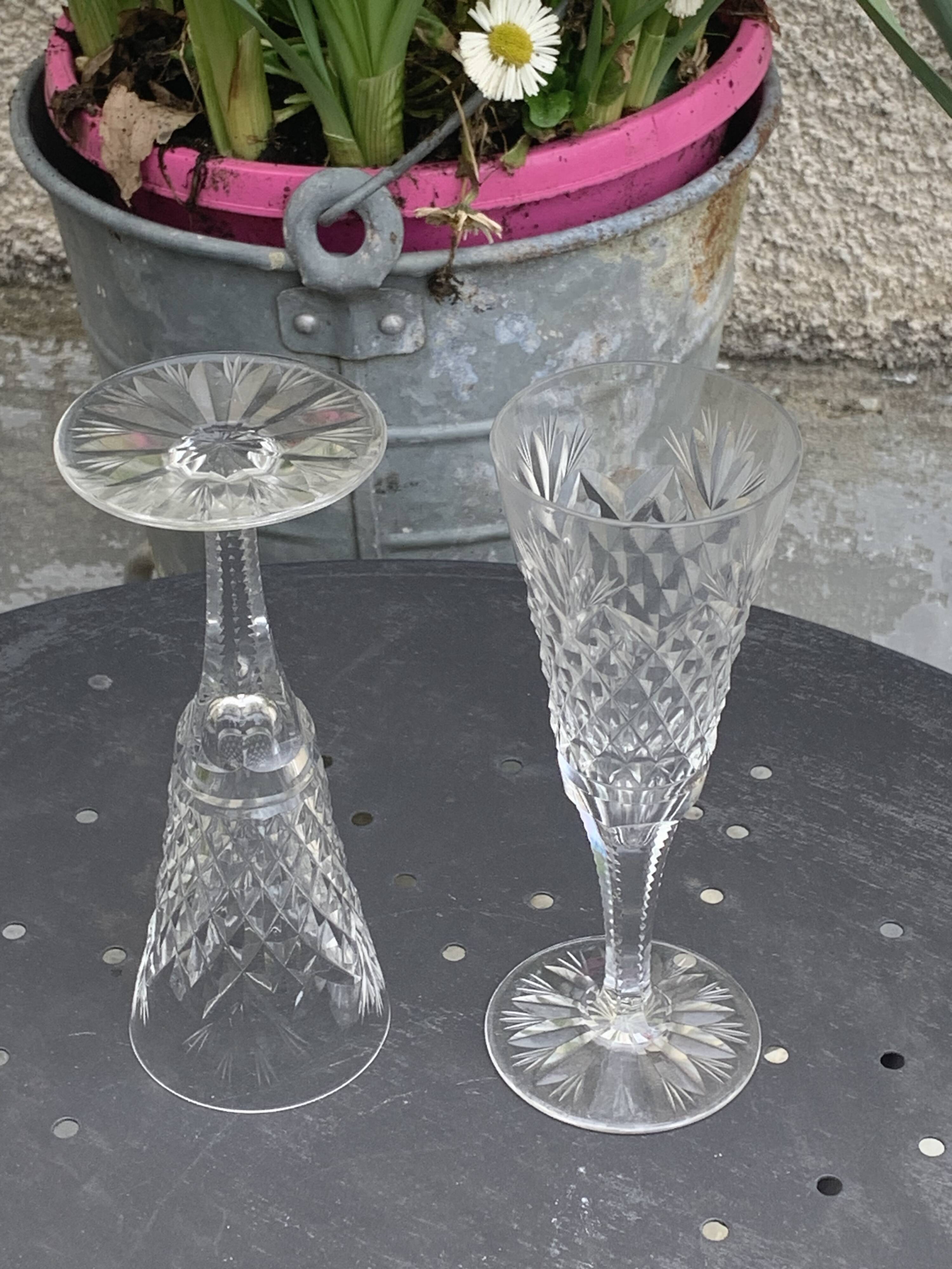 6 champagne flutes in glass and transparent crystal, antique chiseled