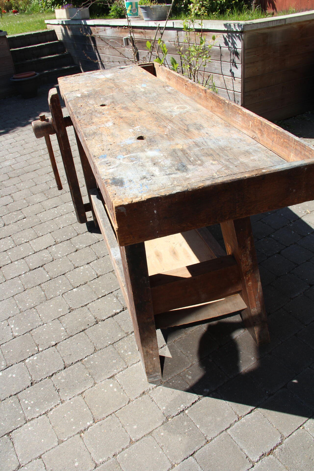Industrial establishment with old vice 170 cm