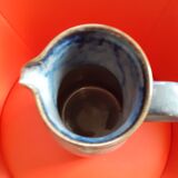 Pichet en grés vernissé bleu