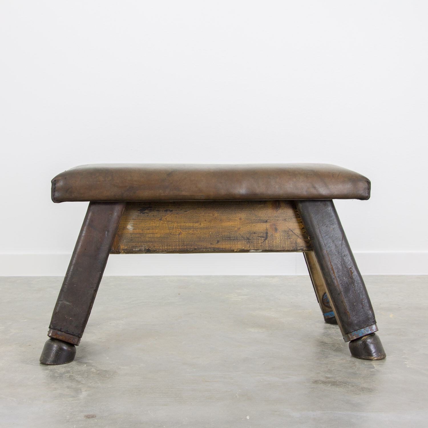 Banc de gymnastique en cuir