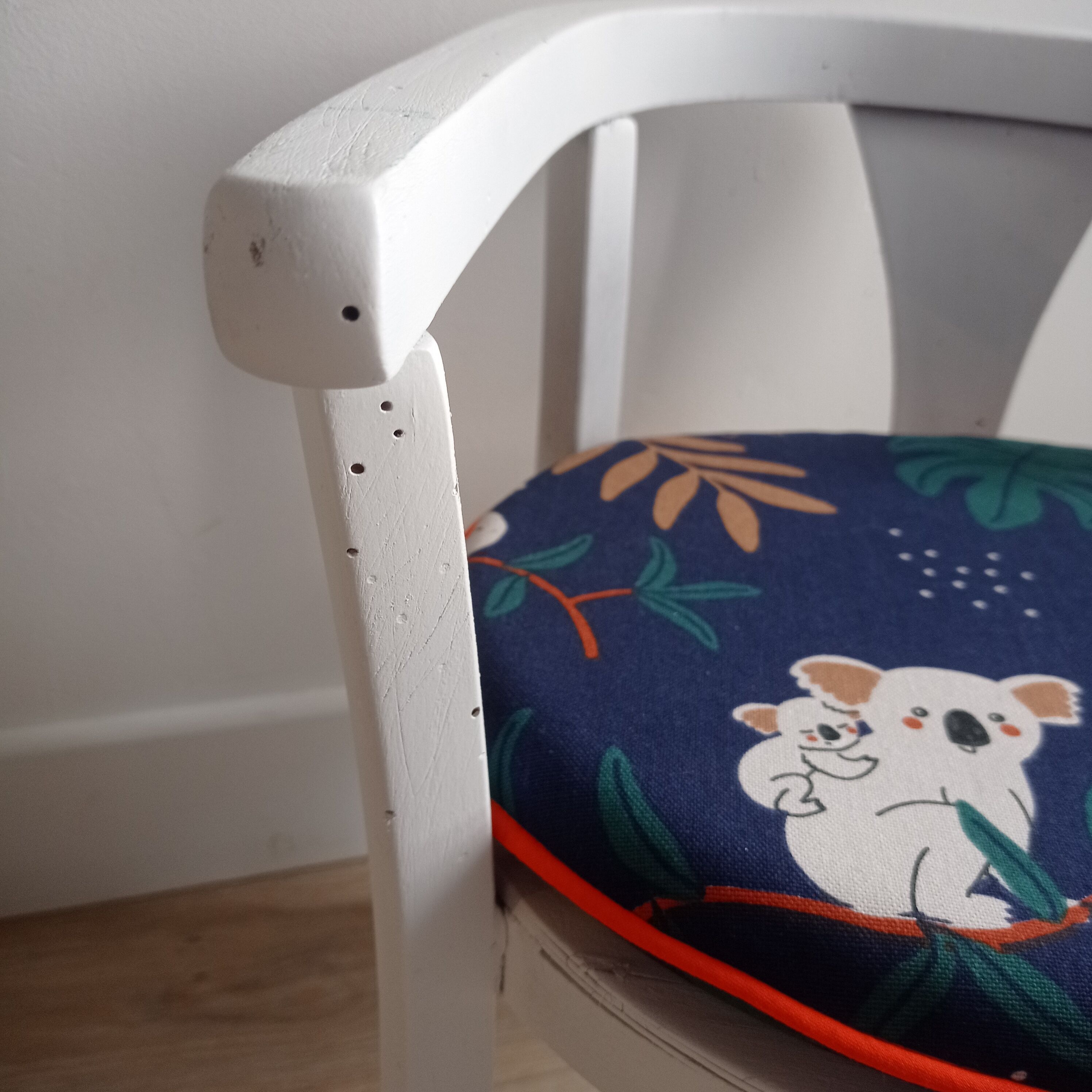 Children's chair restyled and its seat
