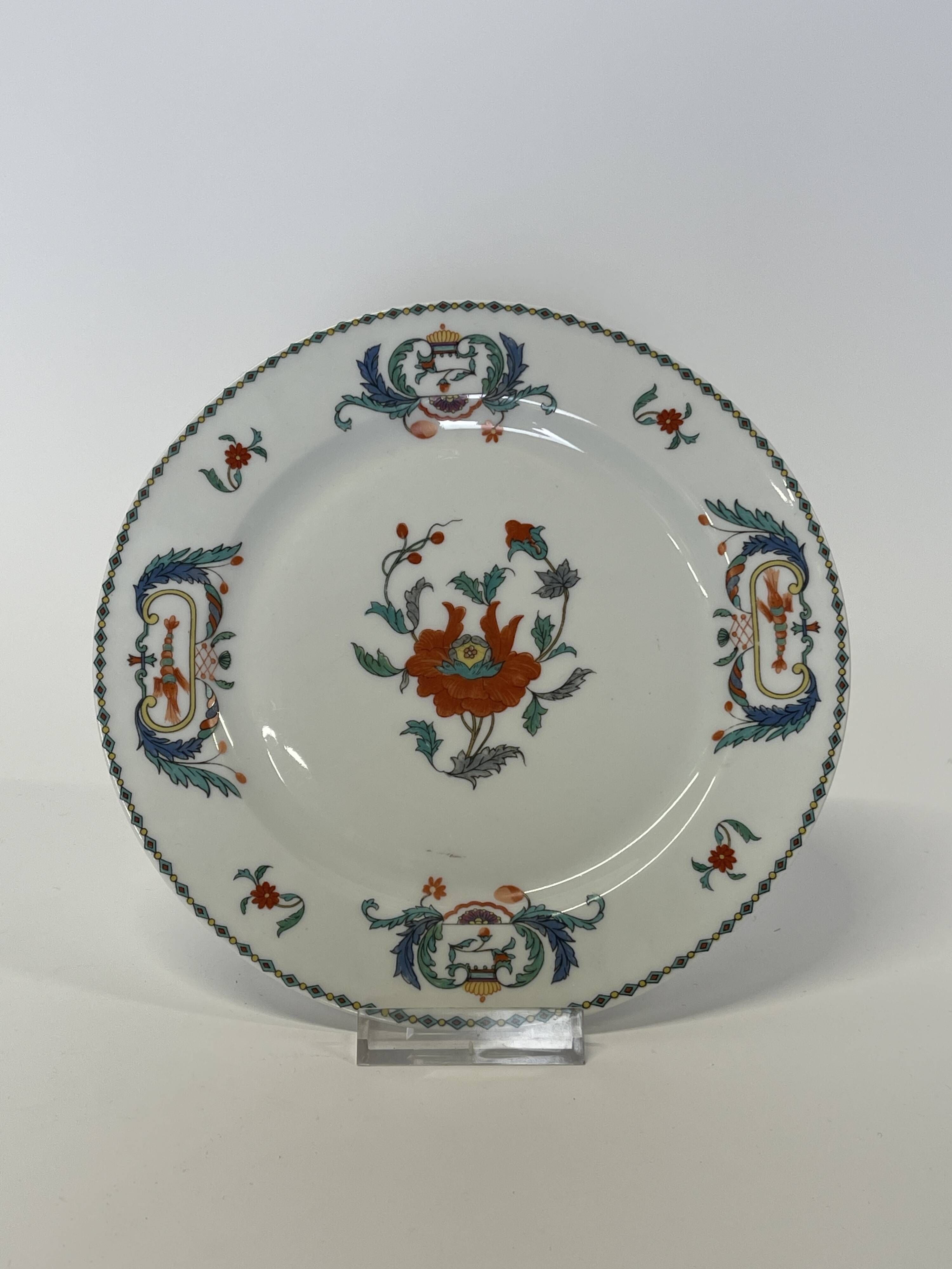 Set of 43 porcelain plates from Paris, Poppy decoration model.