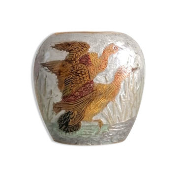Vase en laiton cloisonné aux canards, vers 1900
