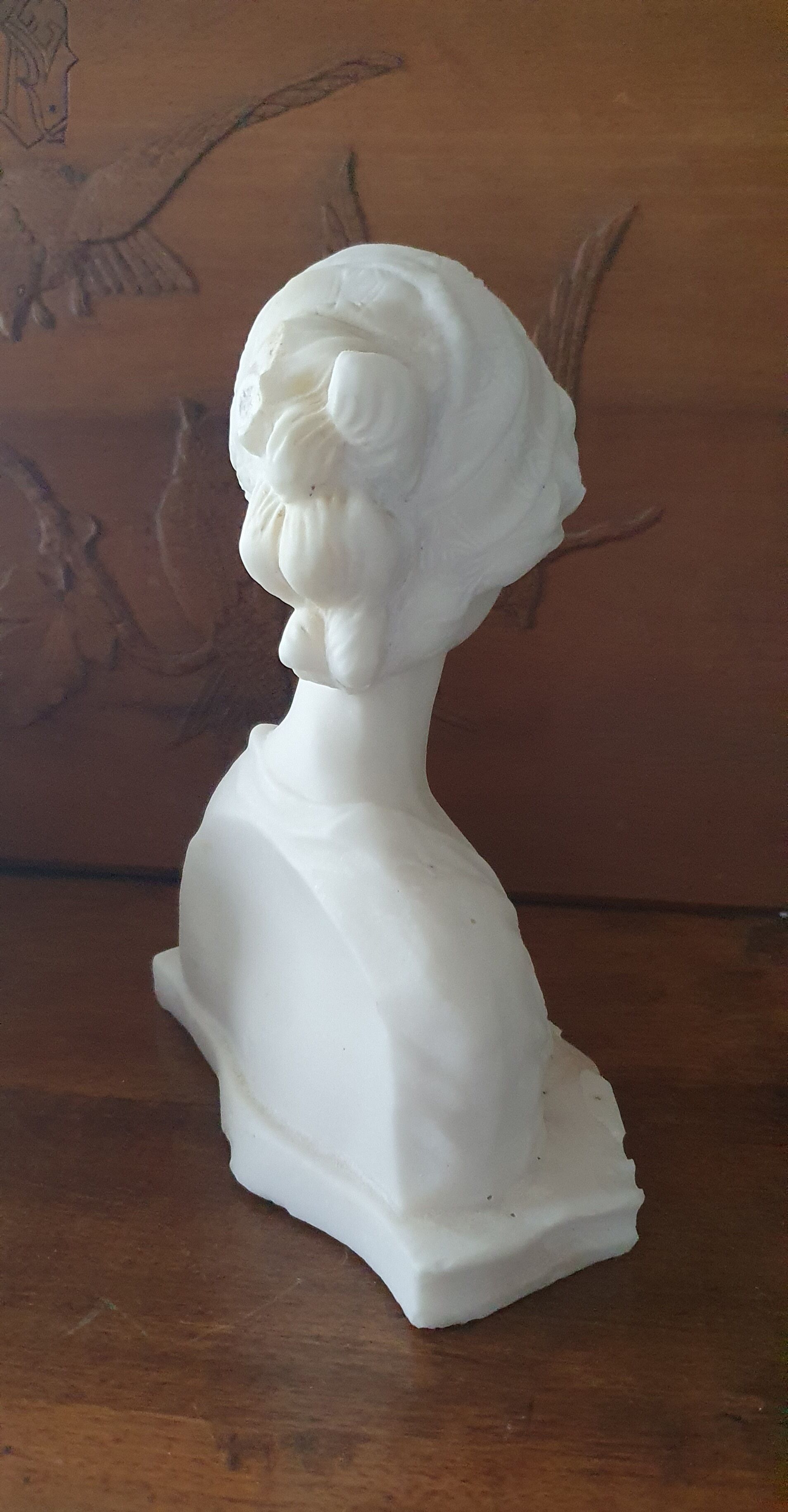 Bust of young woman L.Mignon