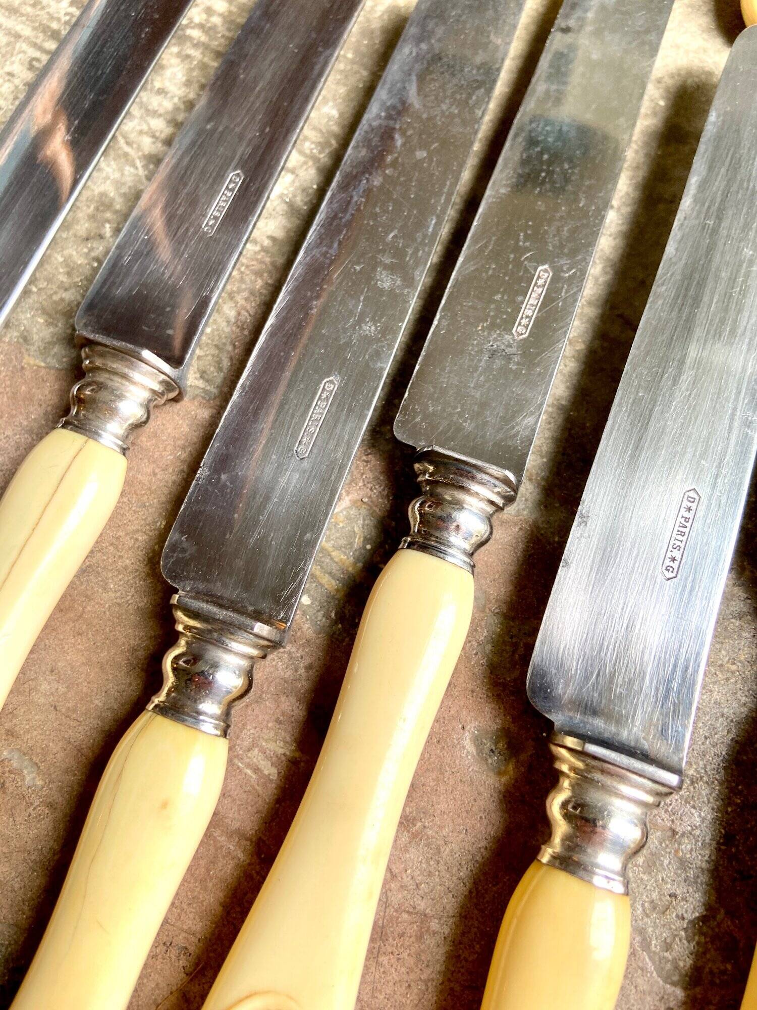 17 knives in steel, silver and monogrammed bone JE, late nineteenth century