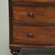 Commode anglaise du 19e siècle en taille subtile et unique.