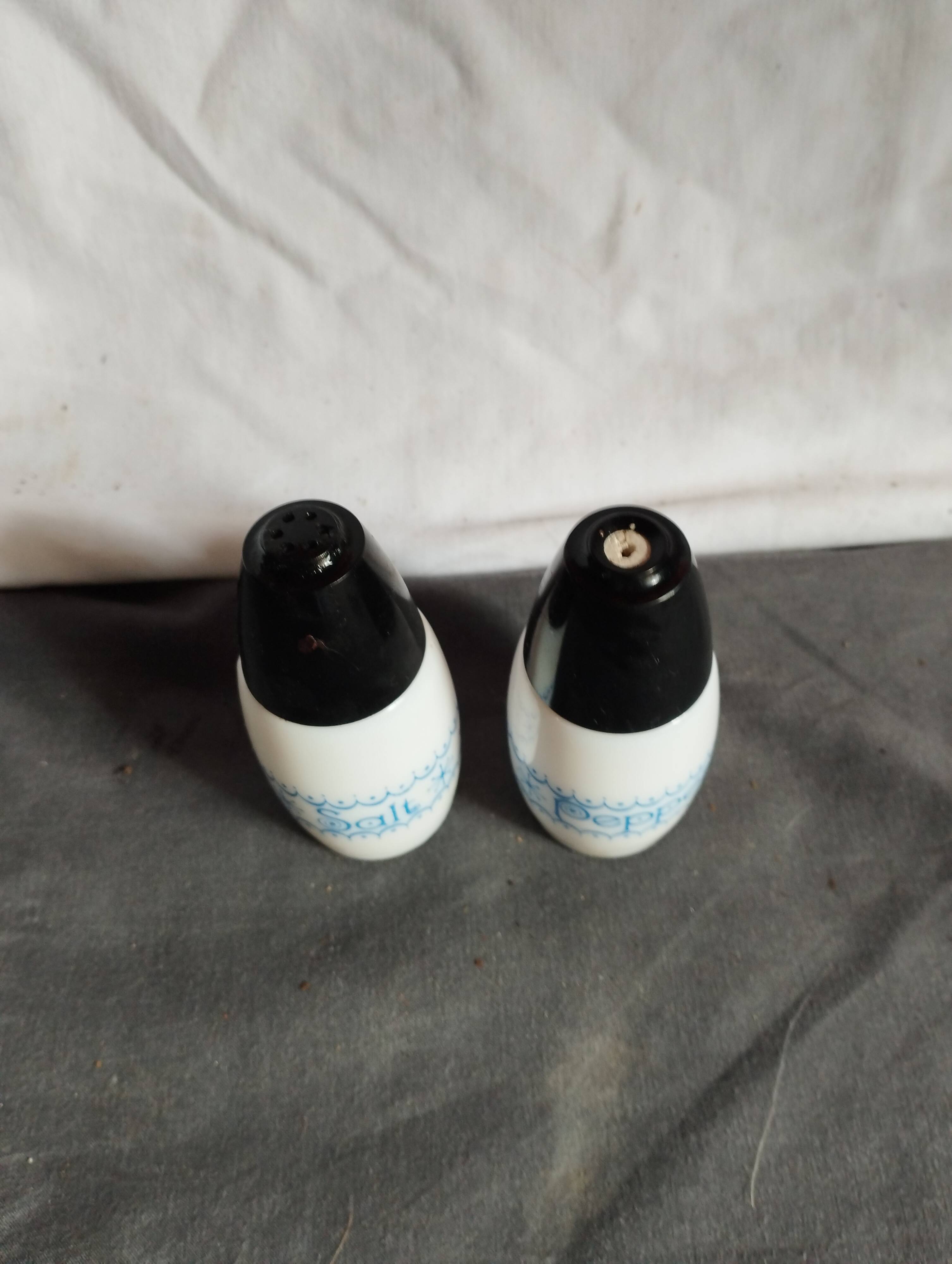 duo salt and pepper shaker Gemco blue flakes
