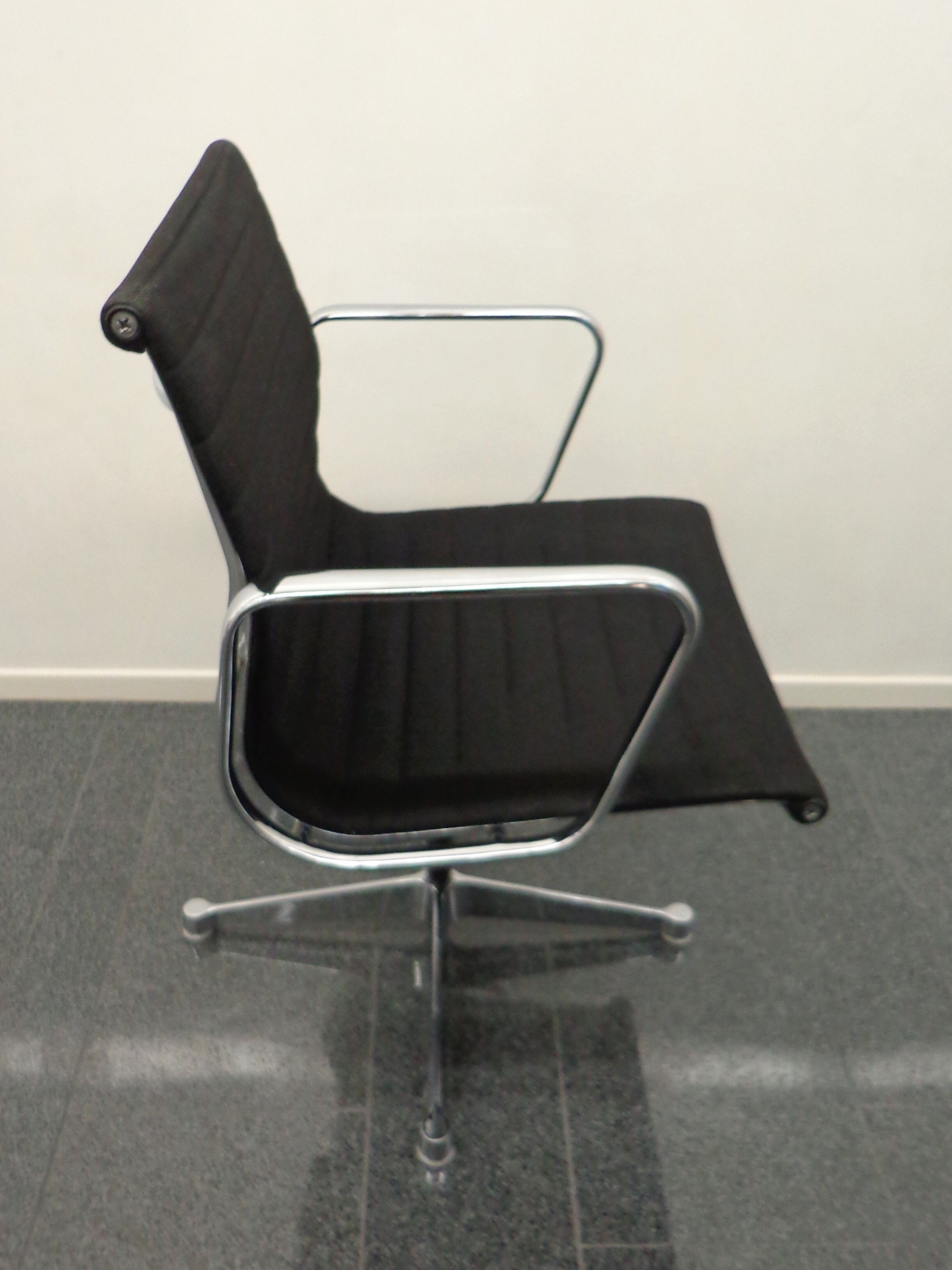 Aluminum EA108 desk chair by Charles & Ray Eames edition Herman Miller, 1960