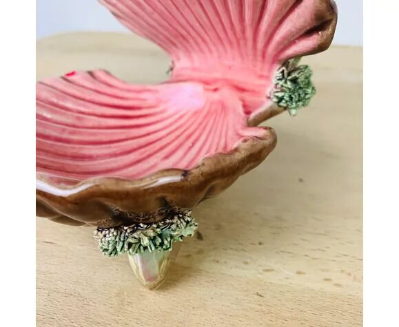 Empty pocket shell slip soap holder