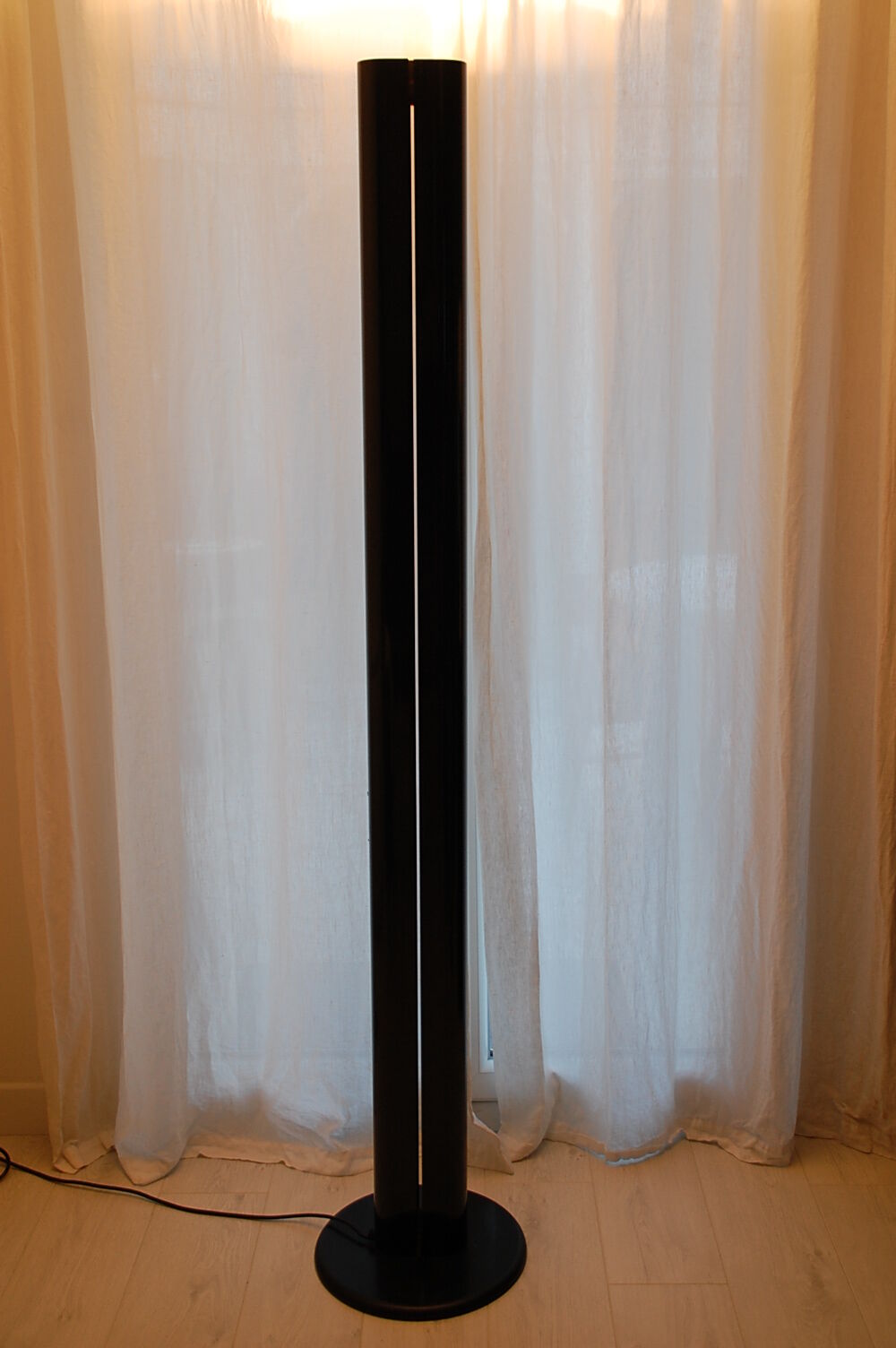 Megaron floor lamp of Gianfranco Fratinni Artemide