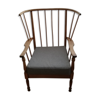 Wide range chair