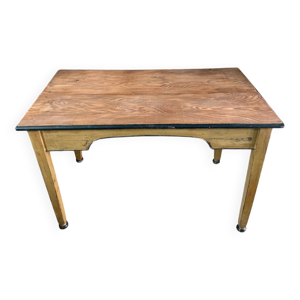 Grand bureau patiné