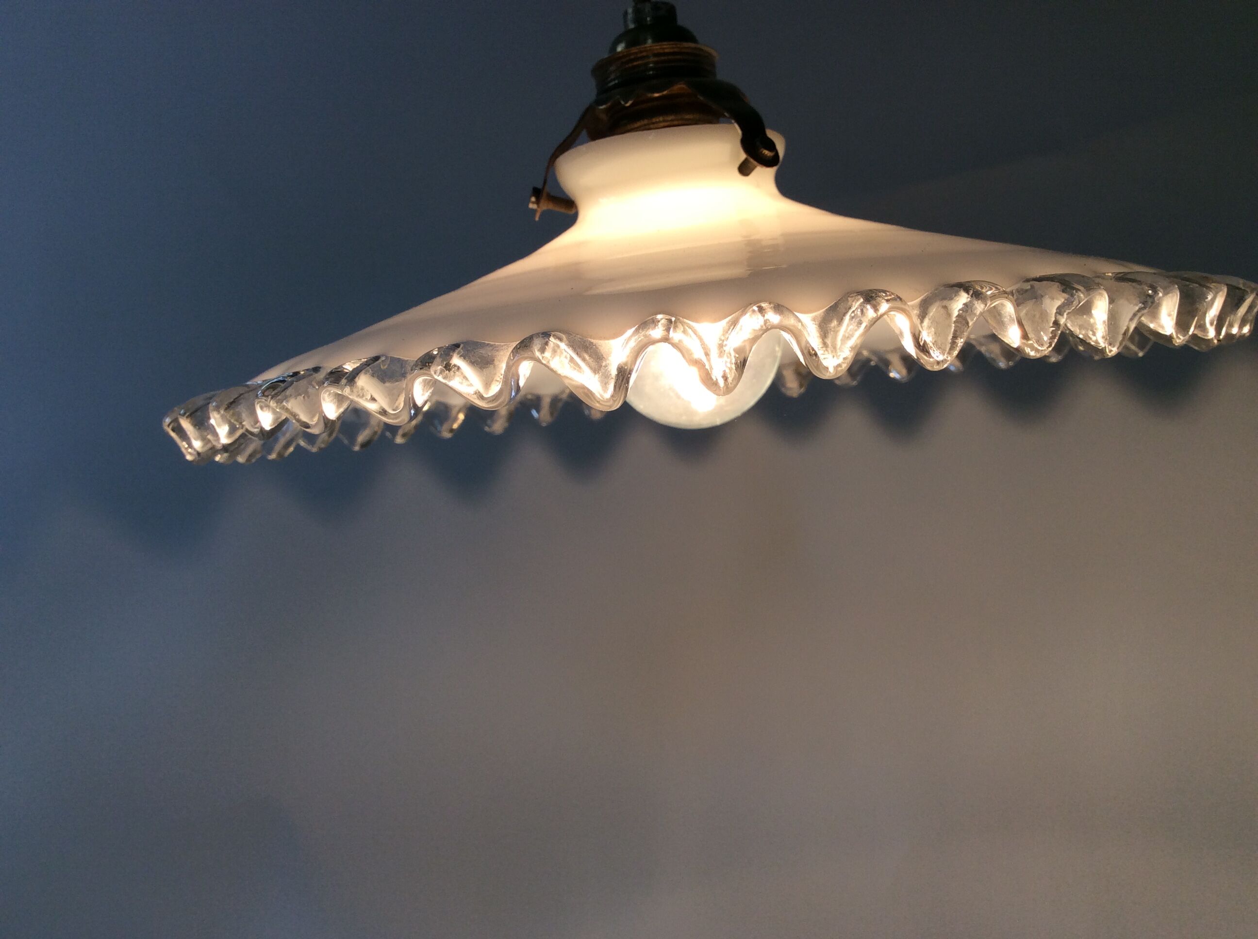 Opaline suspension