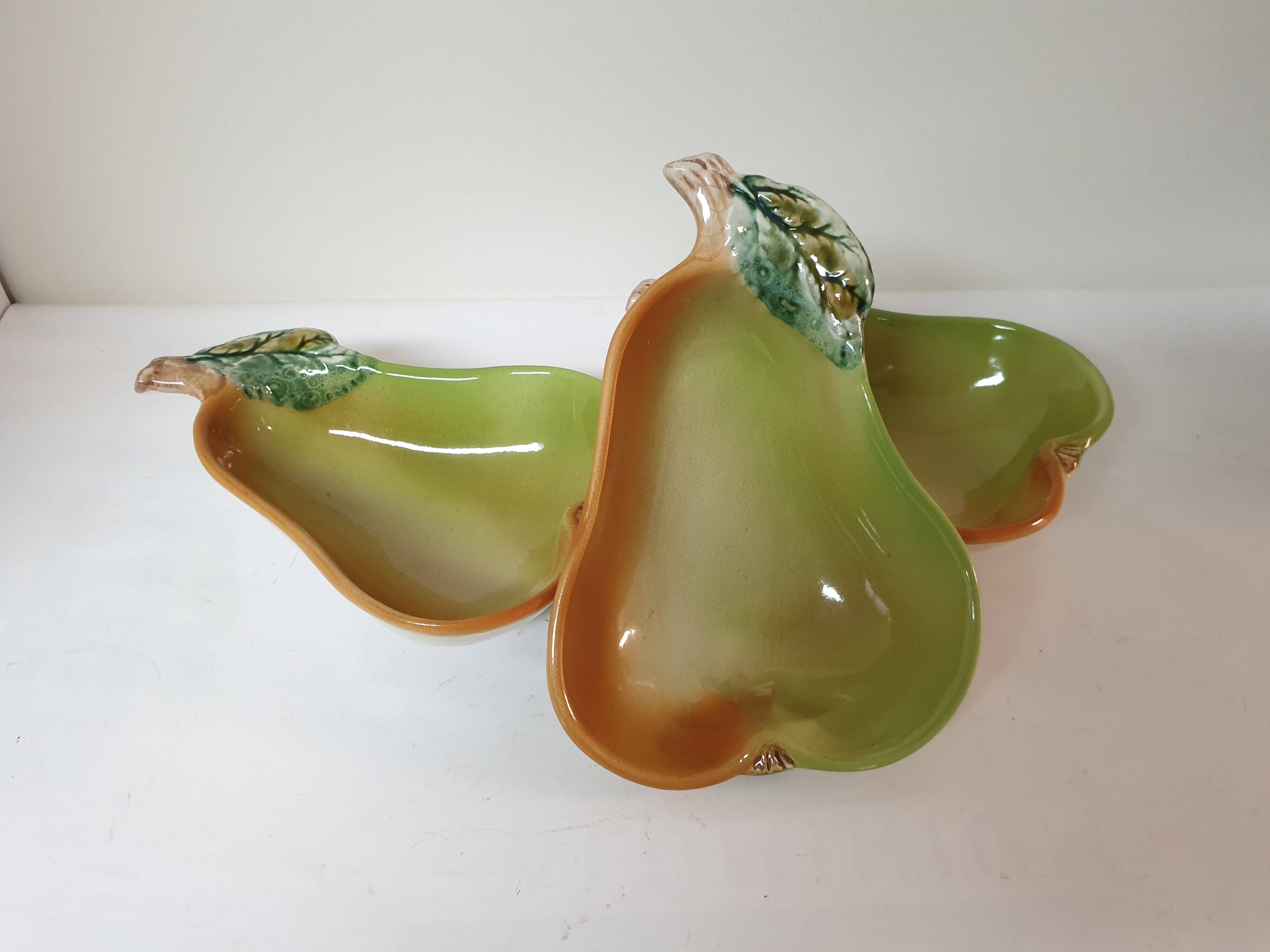 Set of 3 pear shaped ceramic bowls / cups