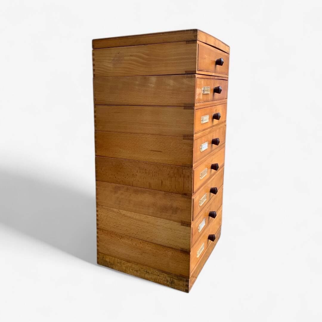 Vintage drawer cabinet with Bakelite knobs from the 1950s.