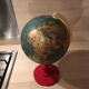 Globe terrestre ancien pied en bois