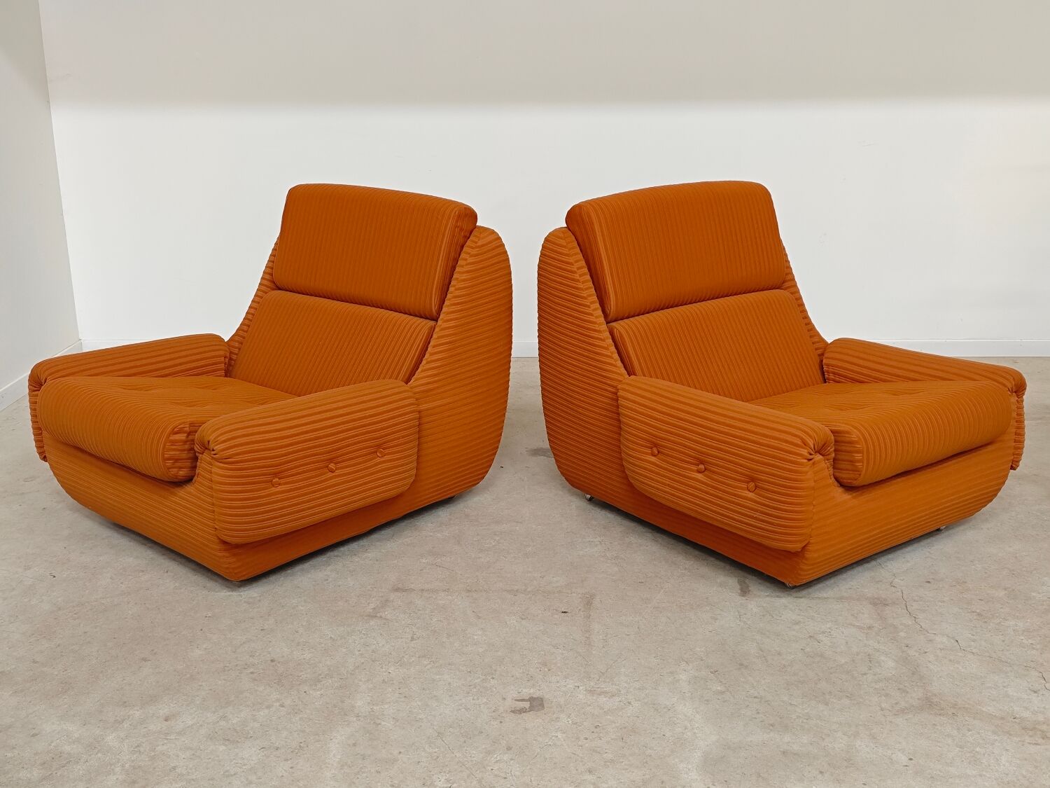 Complete orange salon JITONA in Atlantis Space Age style from the 1970s.