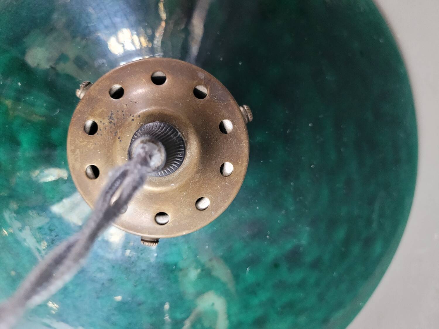 Green glazed ceramic pulley suspension