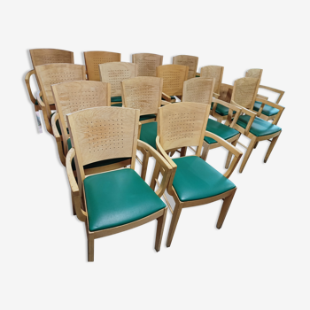 Lot de 16 fauteuils de bistrot en bois Fameg vintage